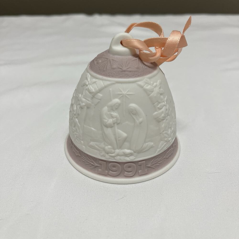 Lladro Annual Christmas Bell 1991 Nativity Scene Hand made in Spain Decor accent